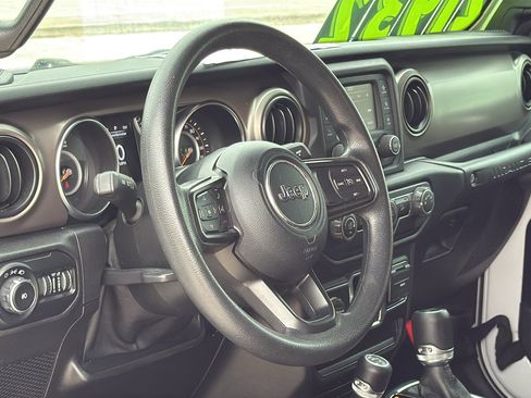 Certified 2020 Jeep Wrangler Sport AWD/4WD image 9
