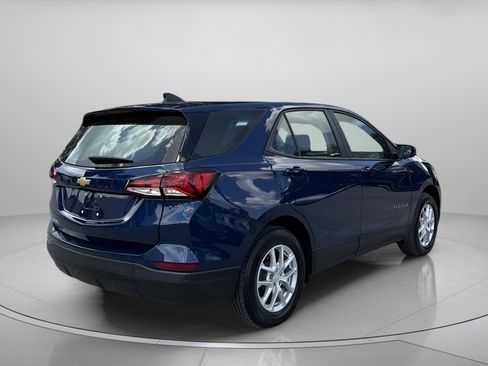 Used 2023 Chevrolet Equinox LS w/ Driver Confidence II Package FWD image 3