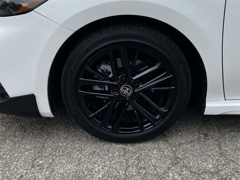 Used 2025 Toyota Camry SE image 8