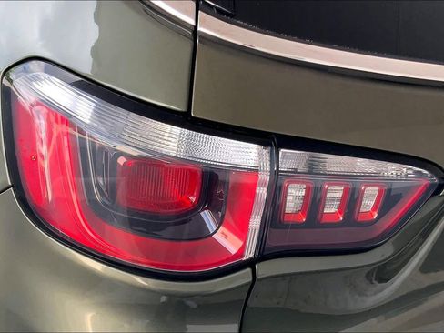 Used 2018 Jeep Compass Latitude w/ Popular Equipment Group FWD image 29