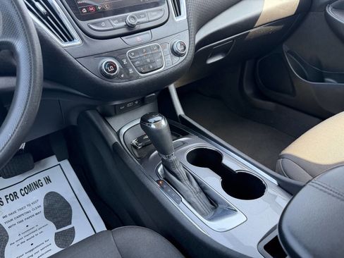 Used 2019 Chevrolet Malibu LT image 33