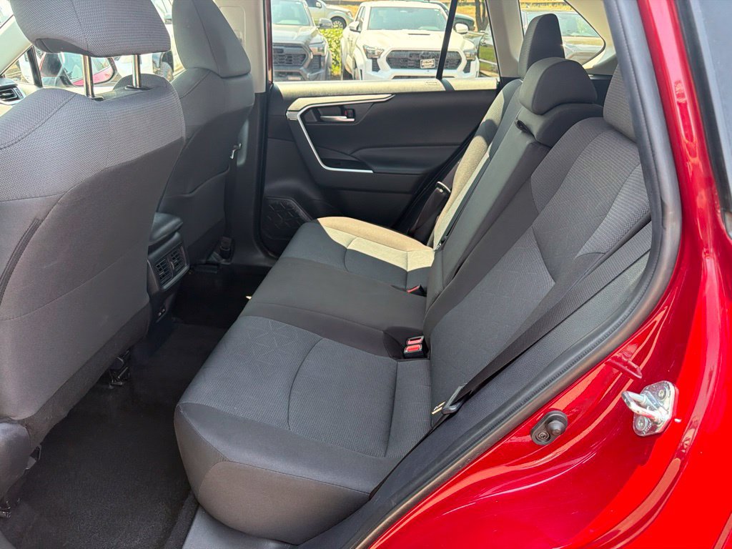 Used 2025 Toyota RAV4 XLE AWD/4WD image 19