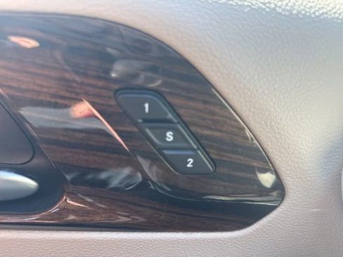 Used 2021 Chrysler Pacifica Limited w/ Premium & Safety Sphere Group FWD image 11