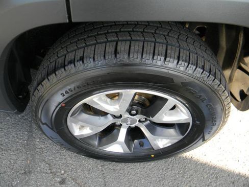 Used 2014 Jeep Cherokee Trailhawk w/ Comfort/Convenience Group AWD/4WD image 28
