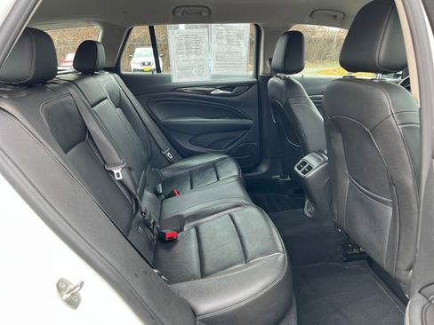 Used 2019 Buick Regal Essence w/ Driver Confidence Package I image 10