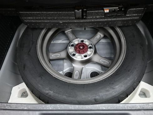 Certified 2021 Toyota Venza LE image 22