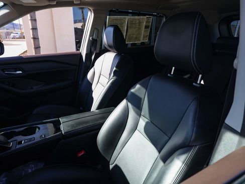 Used 2022 Nissan Rogue SL w/ SL Premium Package image 15