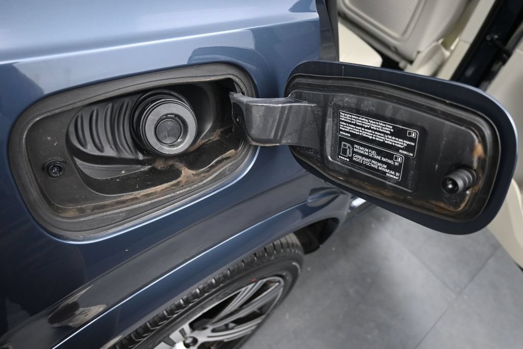 Certified 2025 Volvo XC90 T8 Plus w/ Protection Package Premier AWD/4WD image 18