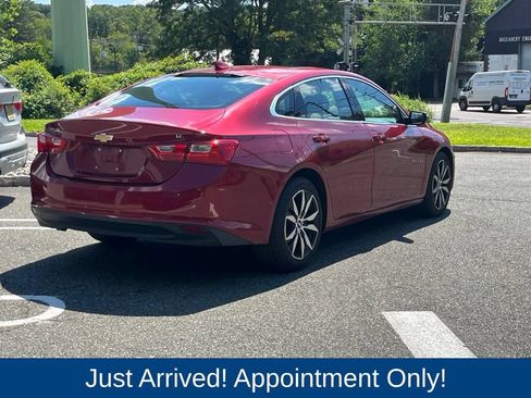 Used 2017 Chevrolet Malibu LT w/ Leather Package FWD image 7