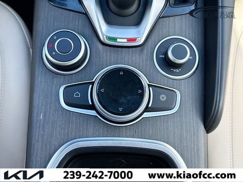 Used 2023 Alfa Romeo Giulia AWD w/ Quick Order Package 22X Lusso image 28