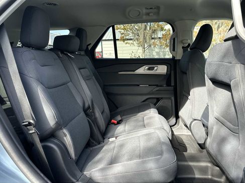 Used 2025 Ford Explorer Active image 18