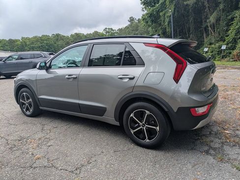 Used 2025 Kia Niro EX FWD image 6