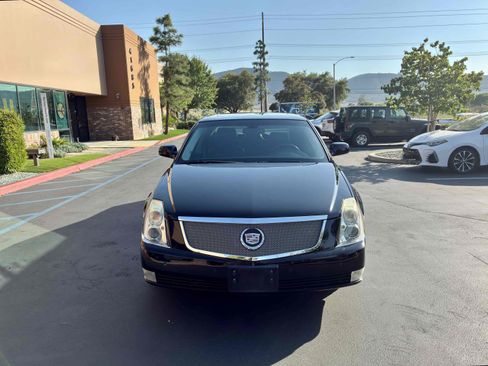 Used 2011 Cadillac DTS Luxury FWD image 5