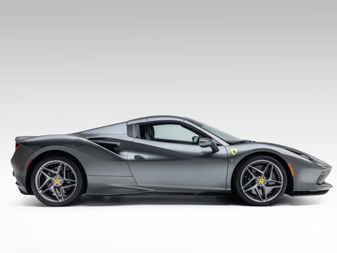 Certified 2022 Ferrari F8 Tributo RWD image 10