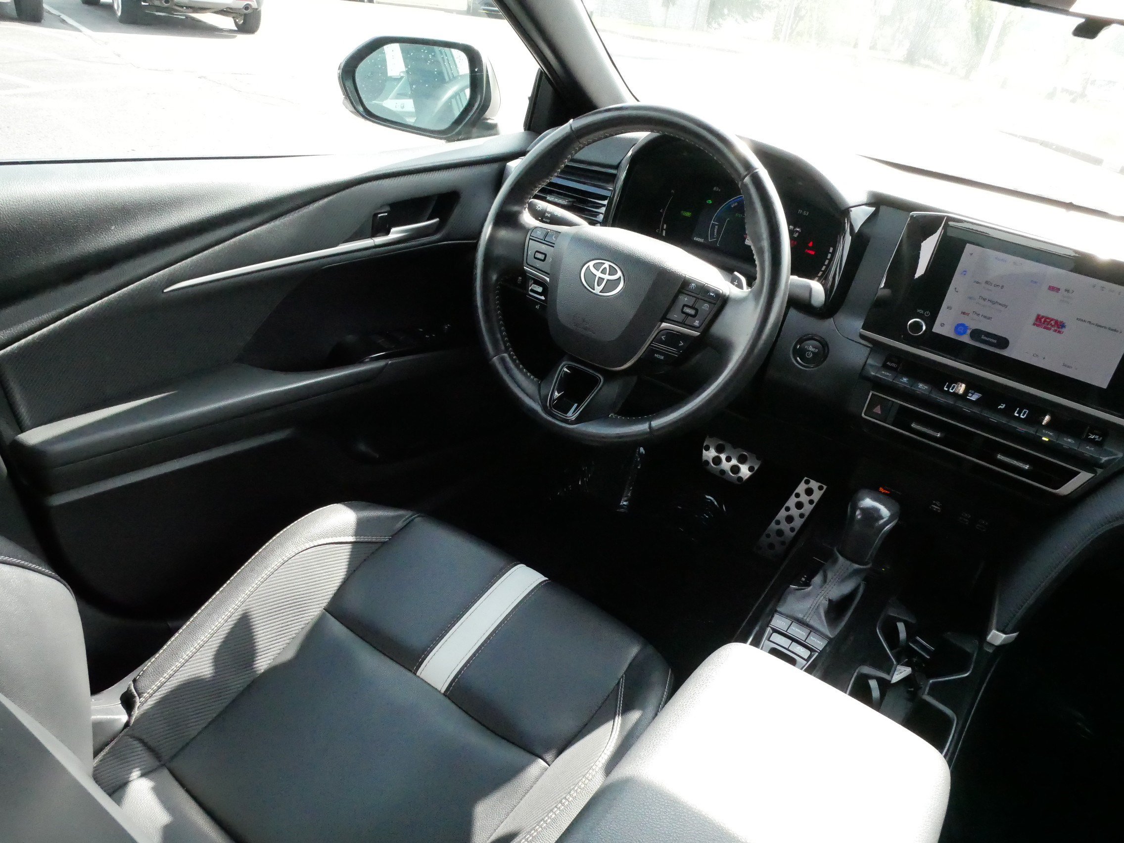 Certified 2025 Toyota Camry SE FWD image 9