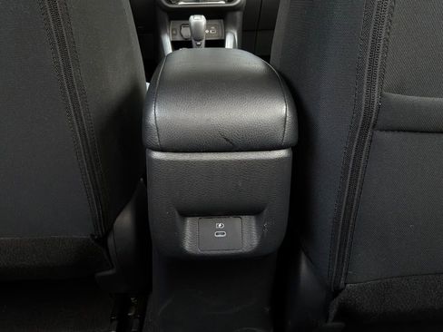 Used 2025 Nissan Versa SV FWD image 12