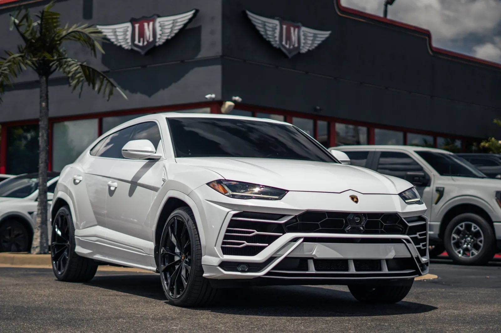 Used 2021 Lamborghini Urus AWD/4WD image 1