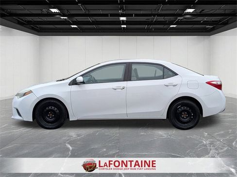 Used 2015 Toyota Corolla LE image 2