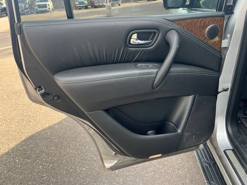 Used 2017 INFINITI QX80 4WD w/ Driver Assistance Package image 15