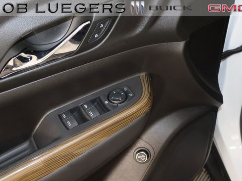 Certified 2023 GMC Acadia SLE w/ Driver Convenience Package image 9