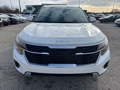 Certified 2024 Kia Seltos LX image 2