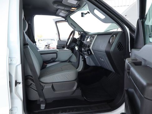 Used 2016 Ford F250 XLT w/ Snow Plow Prep Package image 34