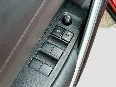 Used 2025 Toyota Corolla Cross LE w/ Moonroof Package image 18