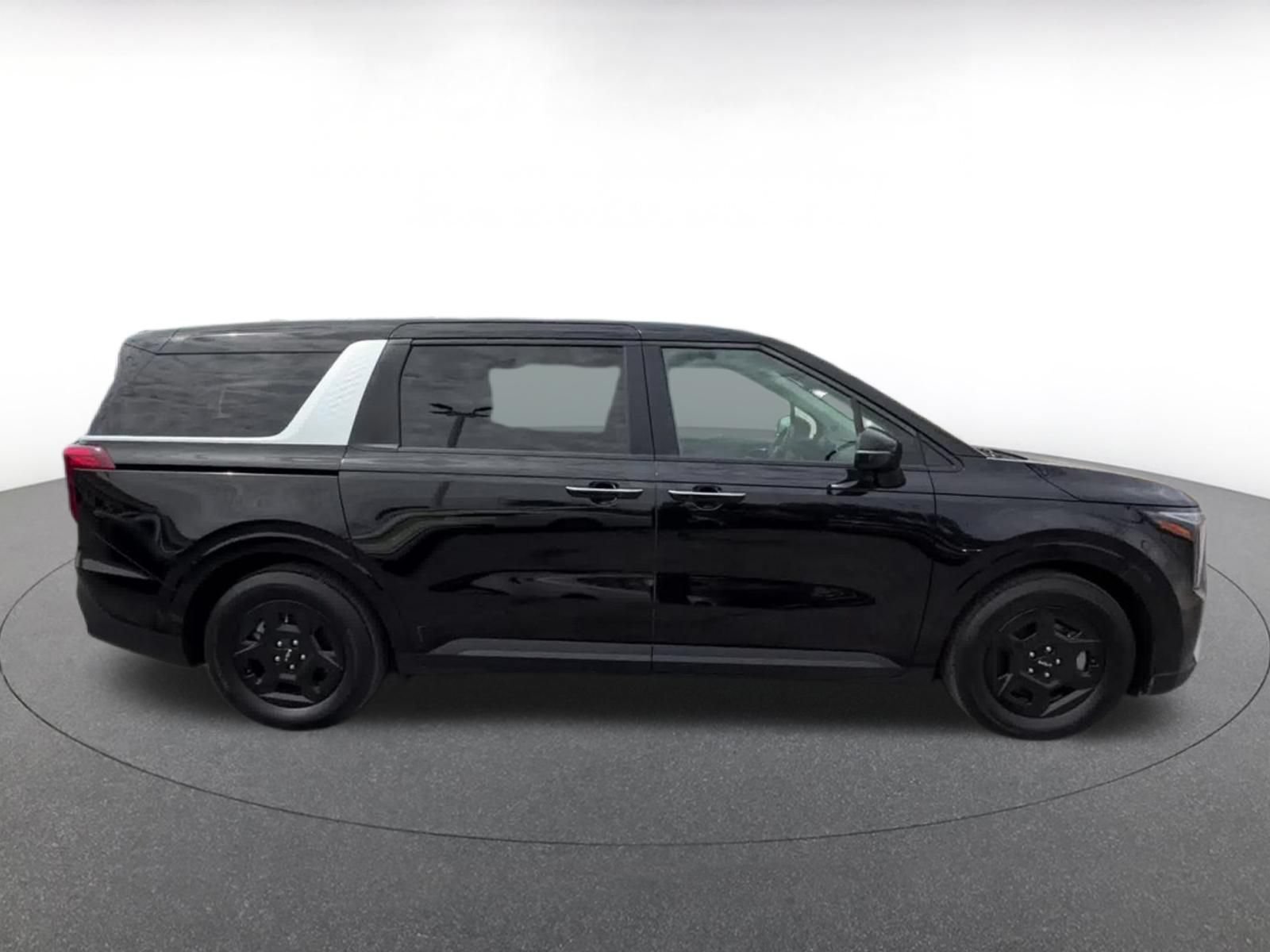 Used 2026 Kia Carnival FWD image 15
