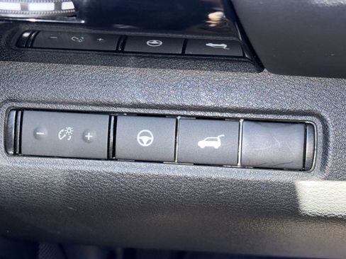 Used 2022 Nissan Pathfinder SV w/ SV Premium Package FWD image 24