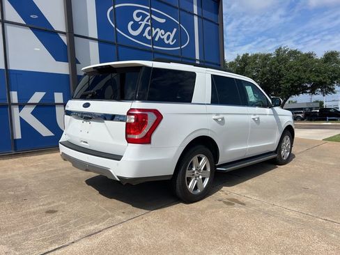 Used 2019 Ford Expedition XLT w/ Equipment Group 202A RWD image 8