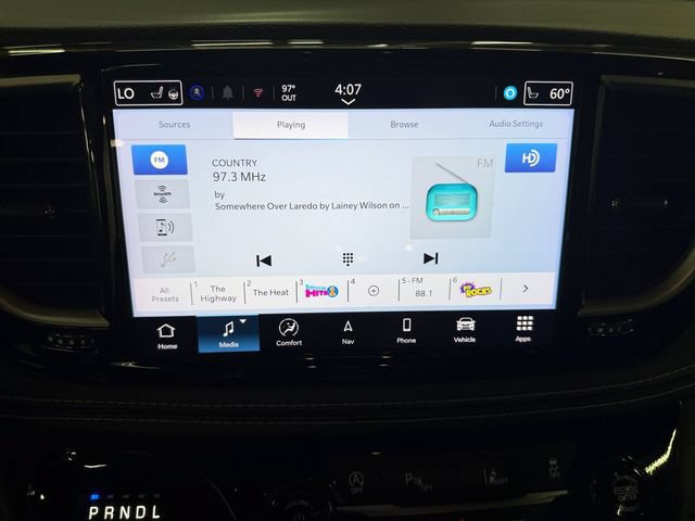 Used 2025 Chrysler Pacifica Limited FWD image 26
