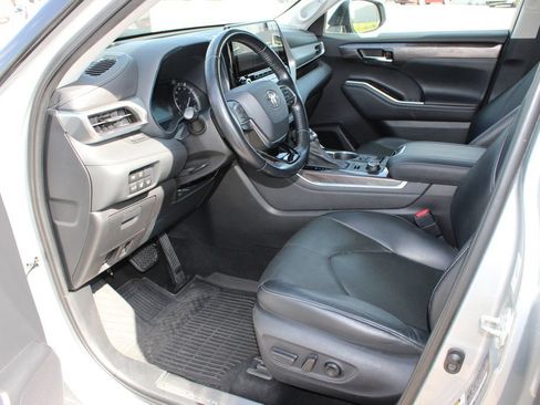 Used 2020 Toyota Highlander Platinum AWD/4WD image 12
