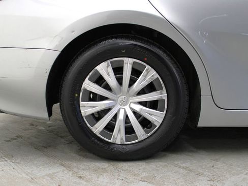 Used 2020 Toyota Camry LE image 28