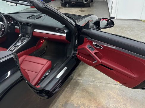 Used 2018 Porsche 911 Carrera image 37
