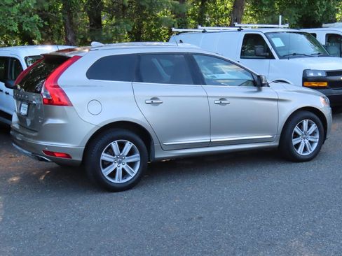 Used 2016 Volvo XC60 T6 w/ Proximity Package AWD/4WD image 6