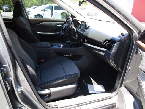 Used 2023 Nissan Rogue SV FWD image 30