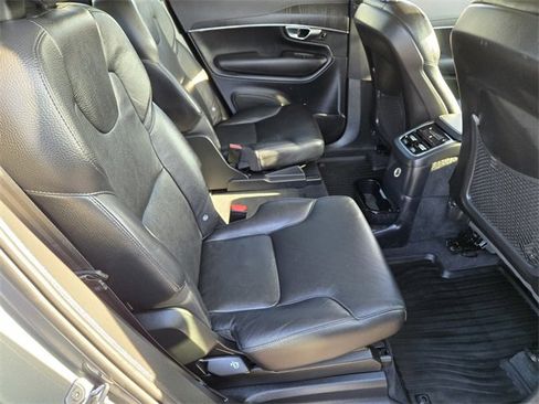 Used 2020 Volvo XC90 T8 Momentum image 16