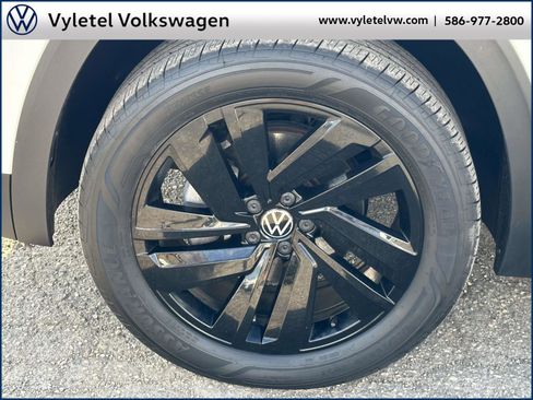 Certified 2023 Volkswagen Atlas Cross Sport SE image 7