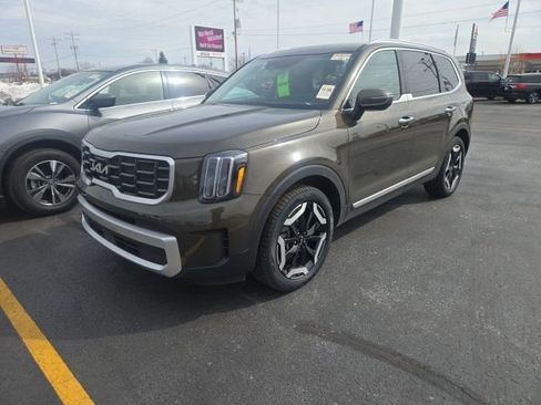 Used 2025 Kia Telluride S image 3