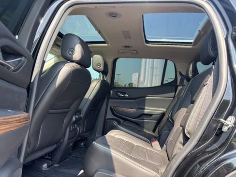 Used 2019 GMC Acadia Denali w/ Technology Package AWD/4WD image 11
