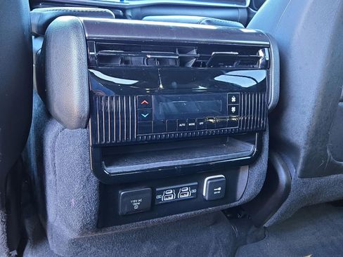 Used 2023 Jeep Wagoneer 4WD w/ Premium Group I image 20