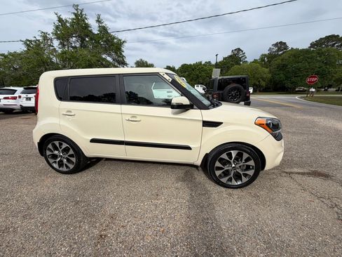 Used 2013 Kia Soul ! w/ Premium Pkg image 4