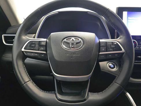 Certified 2024 Toyota Highlander XLE AWD/4WD image 11