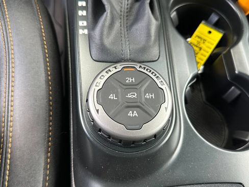 Used 2024 Ford Bronco Badlands AWD/4WD image 6