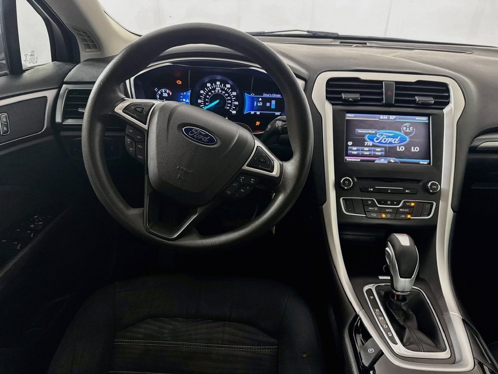 Used 2016 Ford Fusion SE FWD image 25
