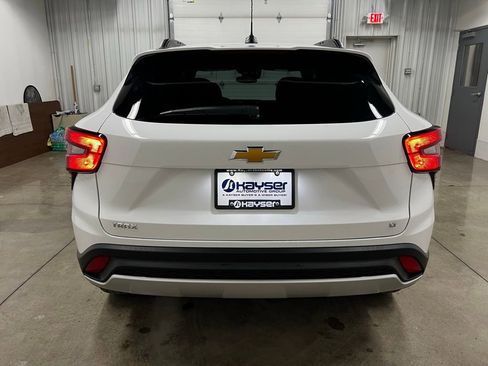 New 2026 Chevrolet Trax LT w/ Sunroof Package image 6