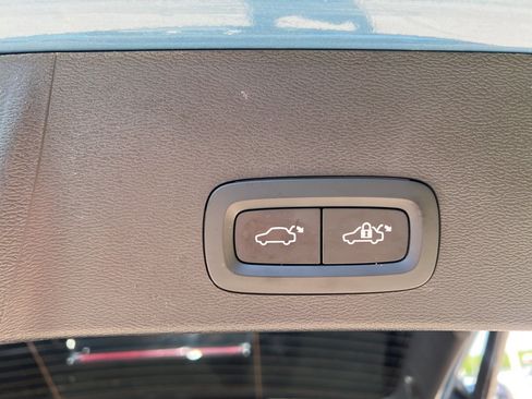 Certified 2023 Volvo XC40 B5 Plus w/ Protection Package Premier image 33