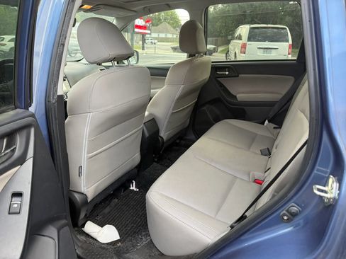 Used 2017 Subaru Forester 2.5i Limited AWD/4WD image 10