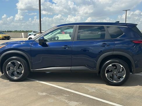 Used 2025 Nissan Rogue SV FWD image 9