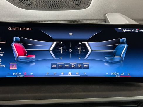 Used 2024 BMW X7 xDrive40i w/ Executive Package image 21